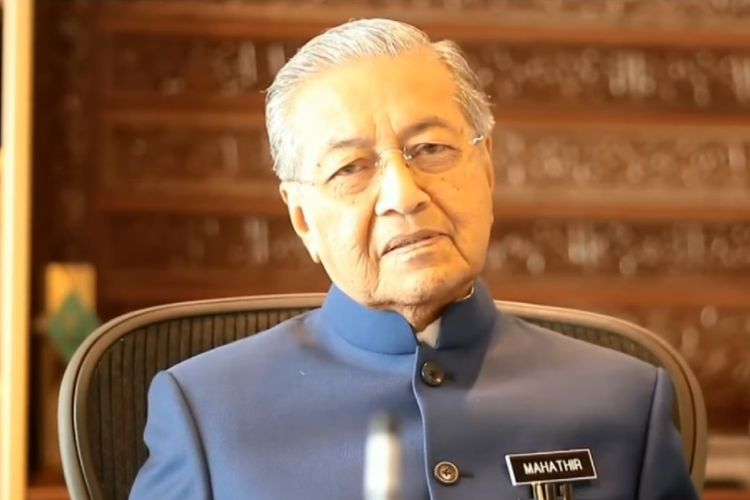 Perdana Menteri Malaysia Mahathir Mohamad saat menyampaikan pesan Selamat Hari Raya Idul Fitri 1439 H. (Facebook/Dr. Mahathir bin Mohamad)