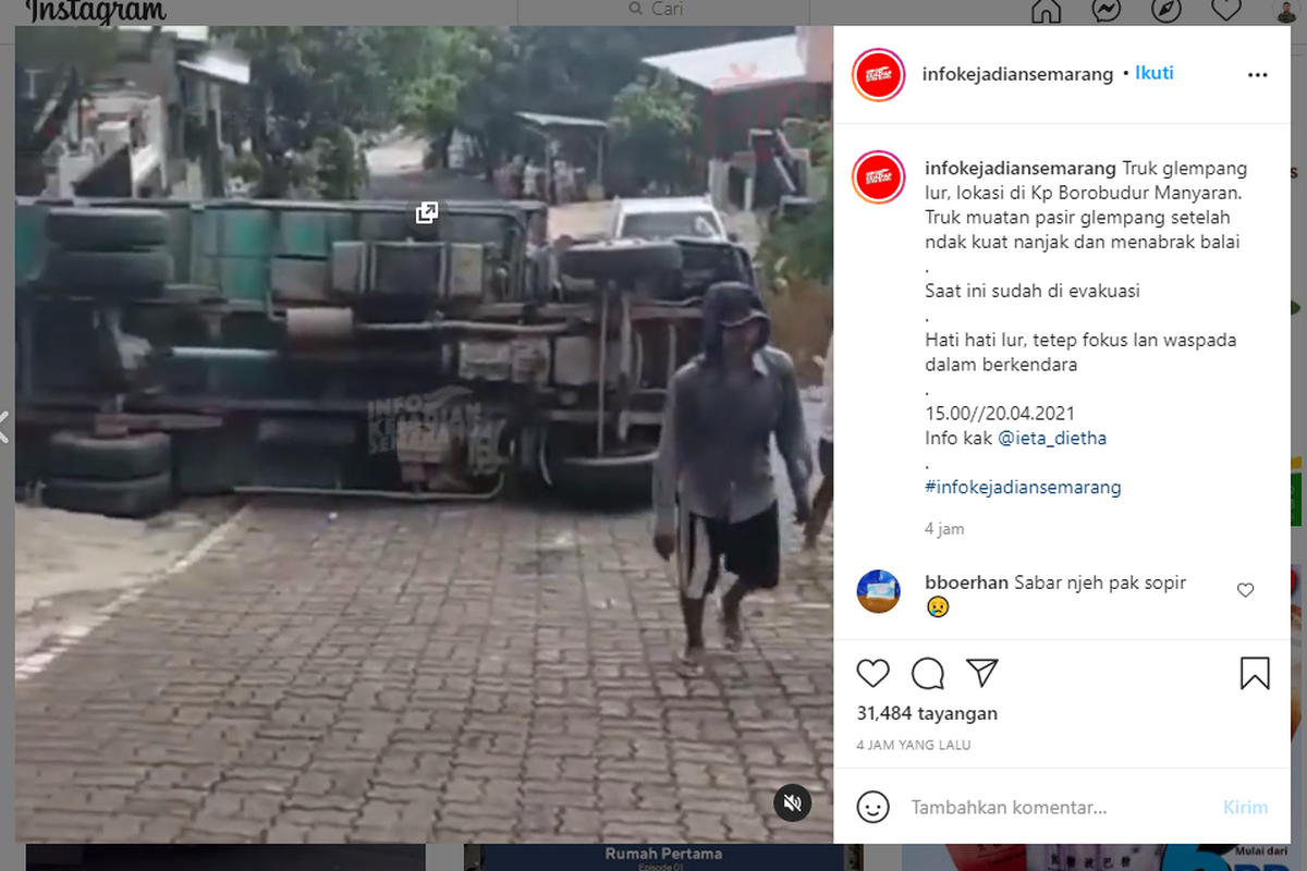 Tangkapan layar video dump truk bermuatan pasir gagal melewati tanjakan di Manyaran, Semarang pada Selasa (20/4/2021)