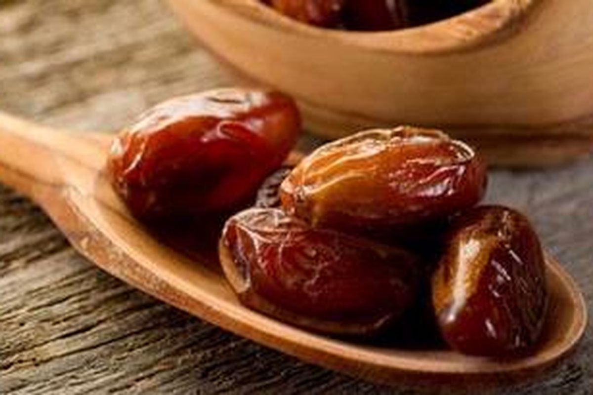 Buah kurma.