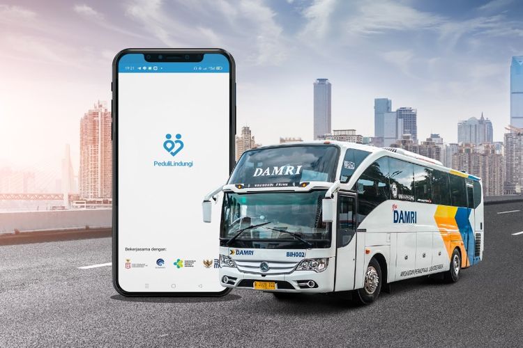 Bus Damri dan aplikasi PeduliLindungi