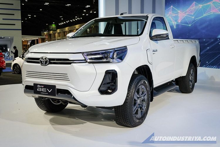 Mobil listrik Toyota Hilux Revo BEV Concept