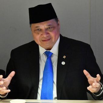 Menteri Koordinator Bidang Perekonomian Airlangga Hartarto melakukan pertemuan bilateral dengan Wakil Menteri Perdagangan Chili Claudia Sanhueza, di sela-sela Pertemuan Tingkat Menteri (Ministerial Council Meeting/MCM) OECD 2025 di Paris, Selasa (3/6/2025).