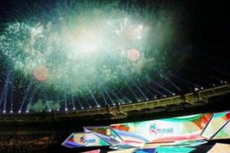 Penutupan SEA Games XXVII/2013 berlangsung meriah.