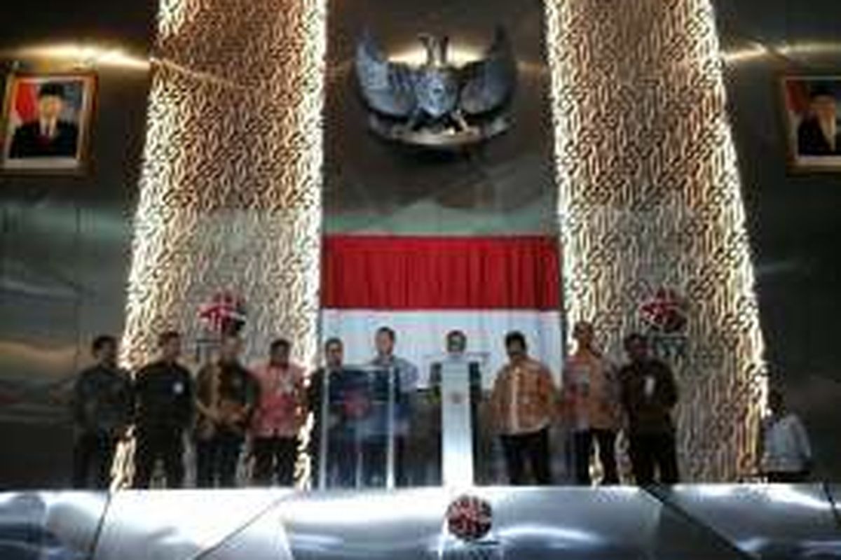 Pencatatan Obligasi PT Angkasa Pura ll (Persero) di Gedung Bursa Efek Indonesia (BEI) Jakarta, Jumat (1/7/2016).