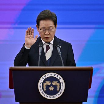Presiden Korea Selatan Lee Jae-myung saat mengambil sumpah jabatan di Gedung Majelis Nasional, Seoul, 4 Juni 2025.