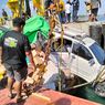 Rem Blong di Pelabuhan Jangkar, Truk Tabrak Mobil hingga Nyaris Jatuh ke Laut