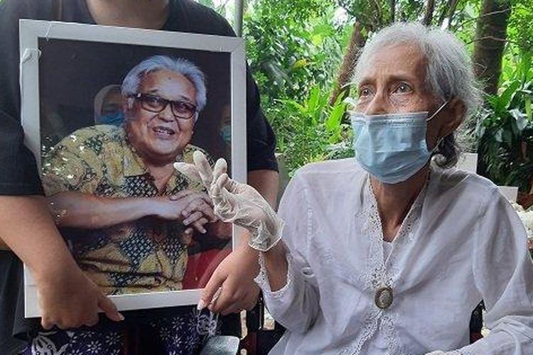 Istri mendiang aktor Adi Kurdi Bernadetta Siti Restyratuti