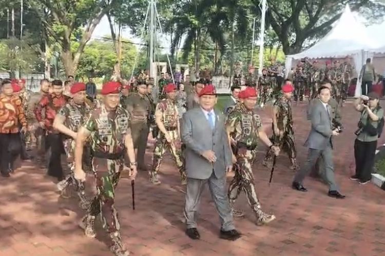 Menteri Pertahanan RI sekaligus presiden terpilih Prabowo Subianto menghadiri perayaan hari ulang tahun (HUT) ke-72 Komando Pasukan Khusus (Kopassus) di Markas Besar Kopassus, Cijantung, Jakarta Timur, Selasa (30/4/2024).