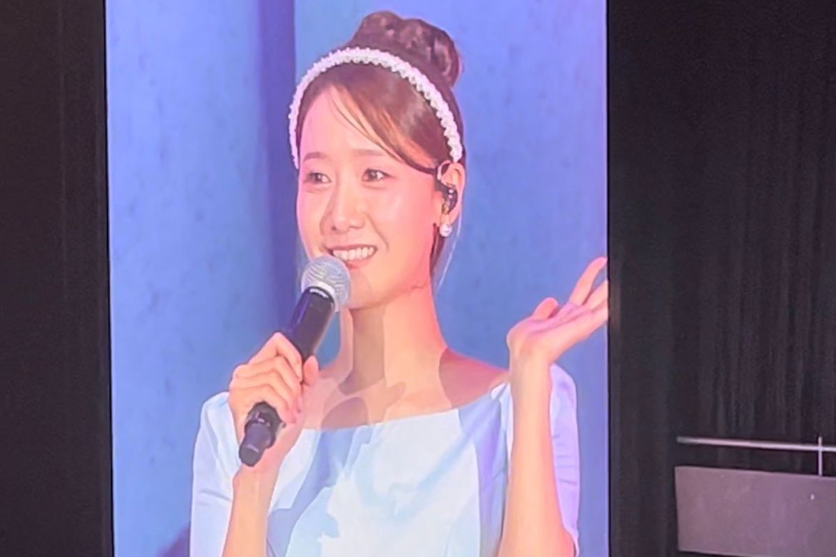 Member SNSD sekaligus aktris Yoona saat menyebutkan kata sahur dalam fan meeting Yoonite in Jakarta, di Tennis Indoor Senayan, Jakarta Pusat, Minggu (3/3/2024).