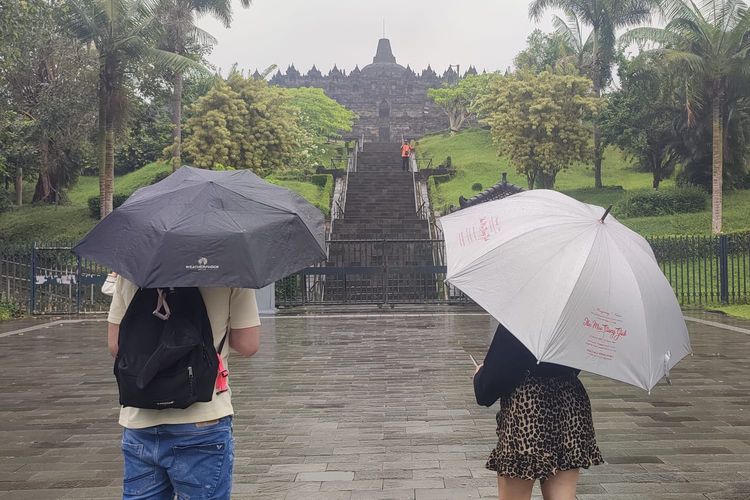 Jika Stairlift Dipermanenkan, Batas Wisatawan Naik Candi Borobudur Jadi 5.000 per Hari