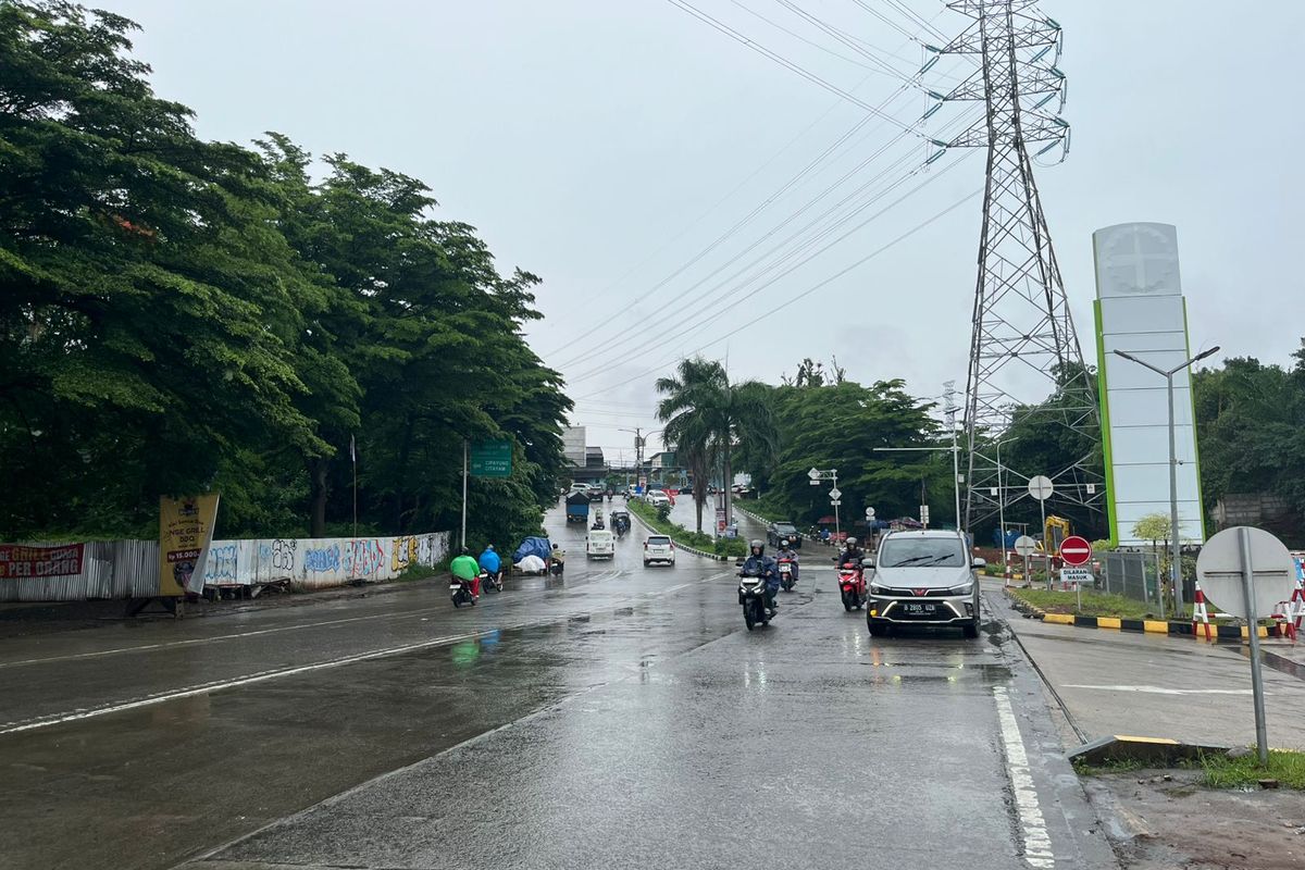 Meski Gerimis Masih Terus Turun, Lalin GDC dan Jalan Kartini Depok Lancar