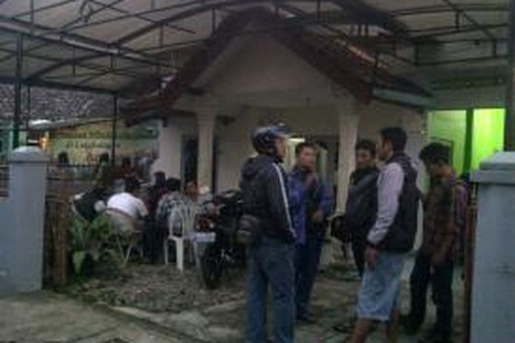 Sebuah rumah pengurus DPC PPP Kota Tasikmalaya dirusak oleh sekelompok orang tak dikenal, Senin (21/4/2014) kemarin. 