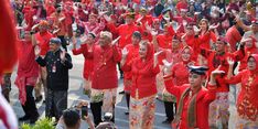 Joget Bersama 11.476 Warga di HUT Kota Semarang, Walkot Ita Ingin Populerkan Nasi Glewo