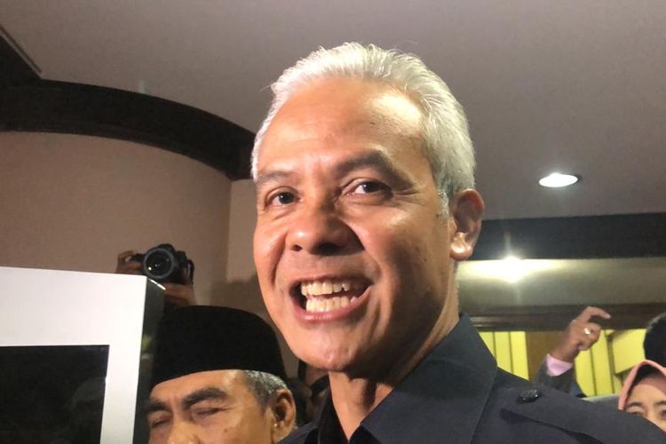 Ganjar Pranowo usai menghadiri Rapat Paripurna di Kantor DPRD Jateng, Semarang, Kamis (3/8/2023).