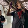 Timnas Basket Tiba di Indonesia, Marques Bolden Tebar Senyuman, Tunjukkan Emas SEA Games 2021