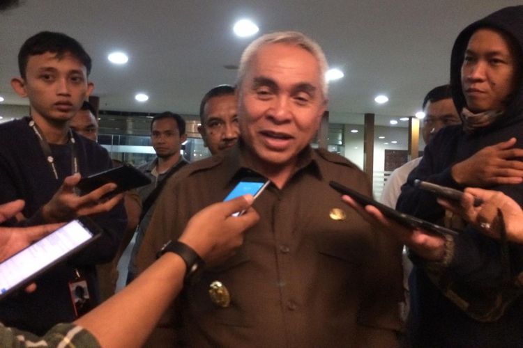 Gubernur Kaltim Isran Noor saat diwawancarai awak media di Kantor Gubernur Kaltim, Rabu (15/10/2019).