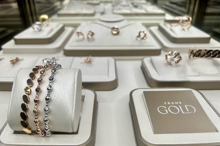 Reopening store Frank & co. Plaza Senayan, Jakarta Pusat, dengan konsep yang baru.