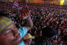 Oposan Thailand Kepung Stadion Bangkok