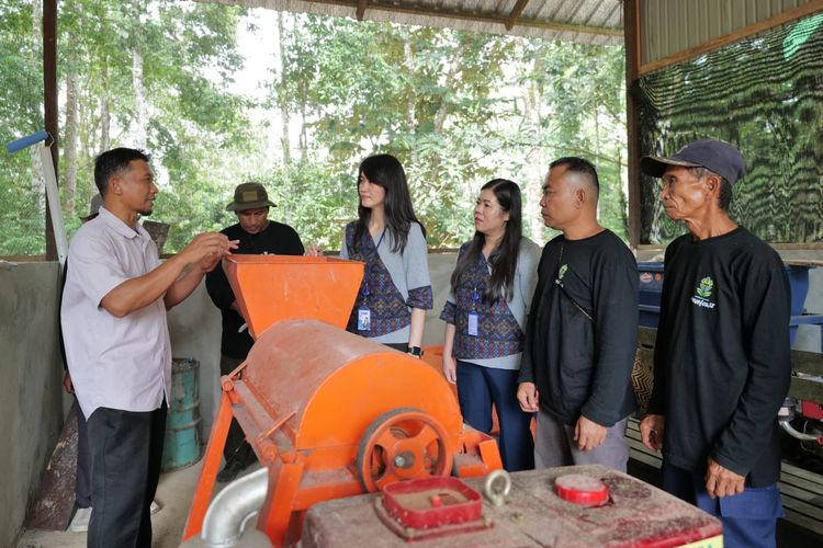 Program pembuatan rumah kompos dari Bakti BCA di Wana Wisata Meranti, Balikpapan, Kaltim.