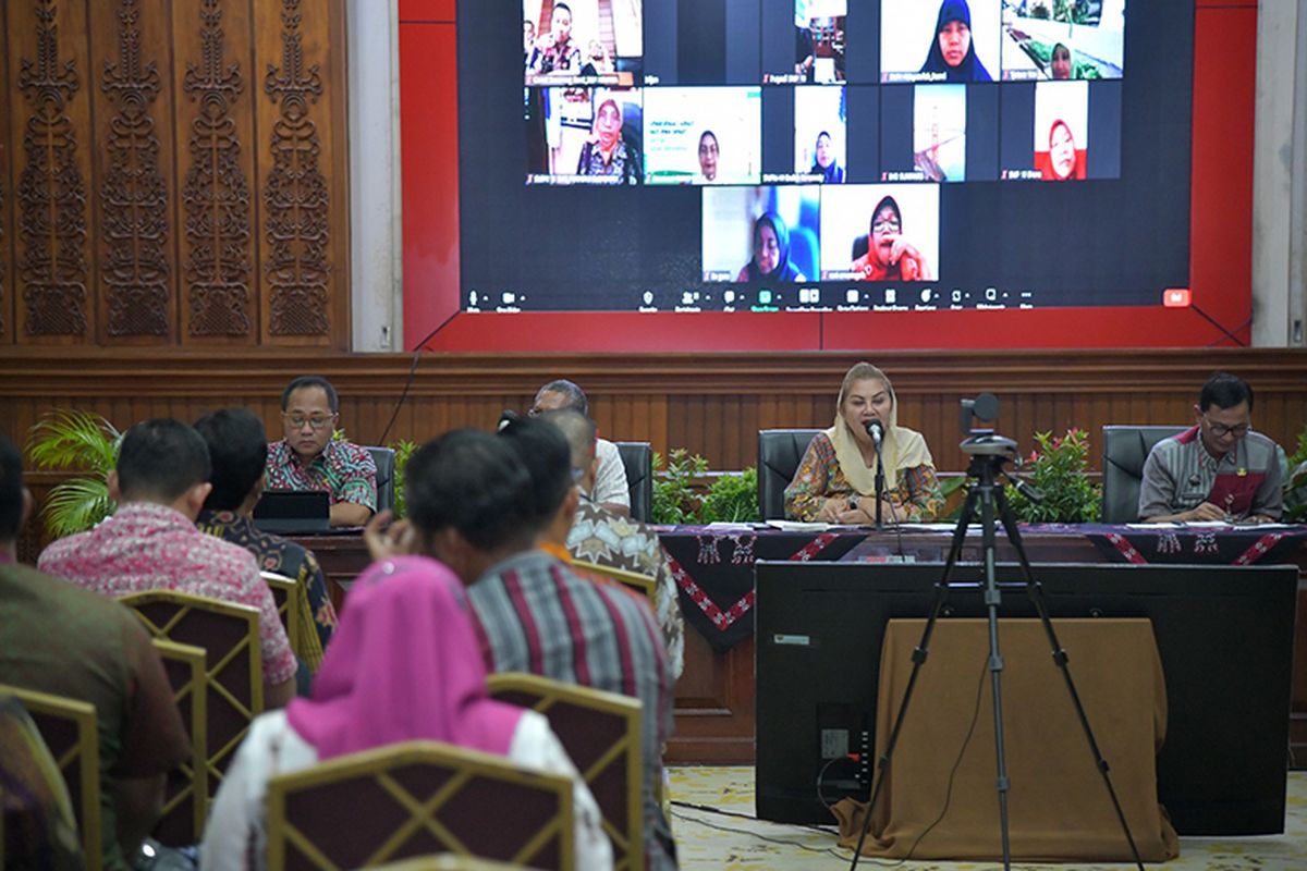 Wali Kota Semarang Hevearita Gunaryanti Rahayu menggelar rapat persiapan peringatan Hari Anak Nasional 2023 di Ruang Lokakrida, Gedung Balaikota, Selasa (18/7/2023).