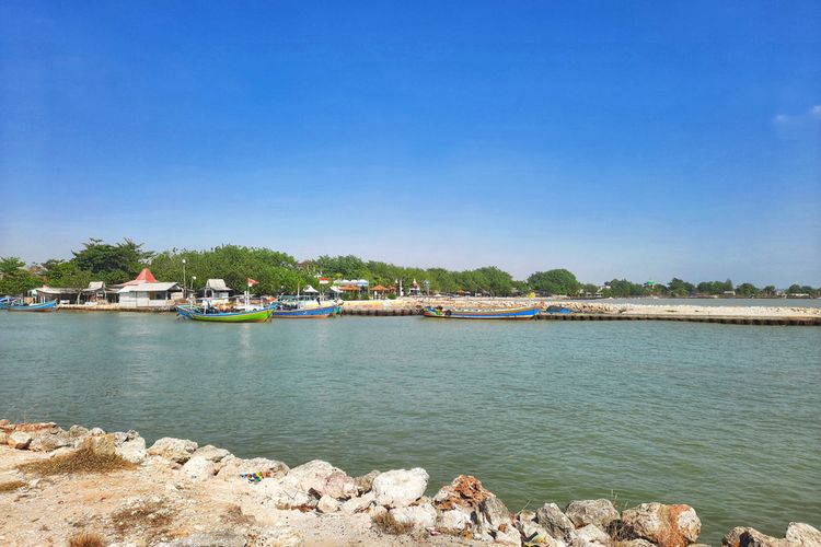 Pantai delegan, Gresik, Jawa Timur.