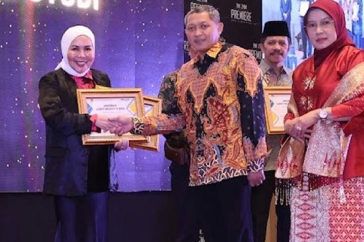 Universitas Batam (Uniba) berhasil meraih penghargaan kategori Akreditasi Program Studi Unggul, untuk Prodi Pendidikan Sarjana (S1) Kedokteran dan Program Studi Profesi Dokter dari LLDIKTI Wilayah X.