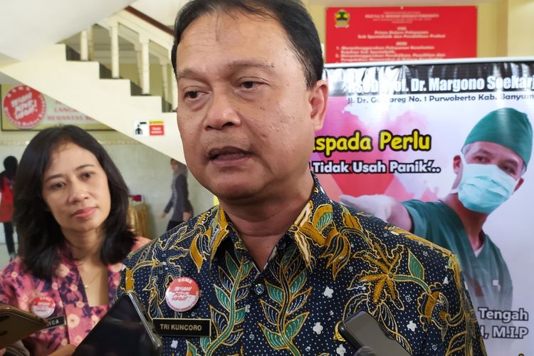 Direktur RSUD Margono Soekarjo dr Tri Kuncoro memberikan keterangan kepada wartawan di RSUD Margono Soekarjo Purwokerto, Jawa Tengah, Jumat (6/3/2020).