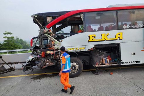 Kecelakaan Maut Bus Eka Vs Truk di Tol Solo-Kertosono, Satu Penumpang Tewas