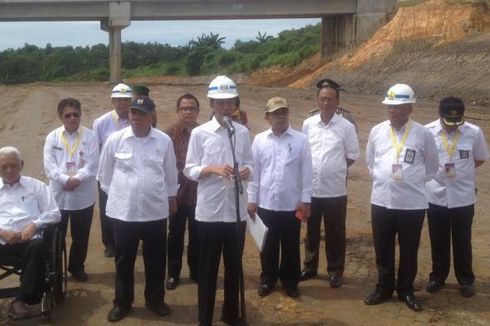 Jokowi Targetkan Pembangunan Tol Perdana di Kalimantan Kelar 2018