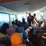 Kapal Terombang-ambing Dihantam Gelombang di Laut Maluku, Seluruh Penumpang Dievakuasi