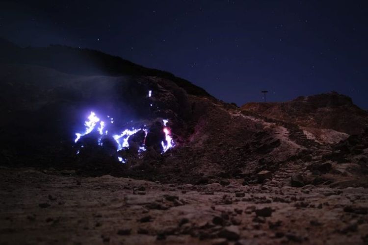Fenomena Blue Fire di Papandayan Diteliti Badan Geologi, BPBD Garut Ingkatkan Kewaspadaan