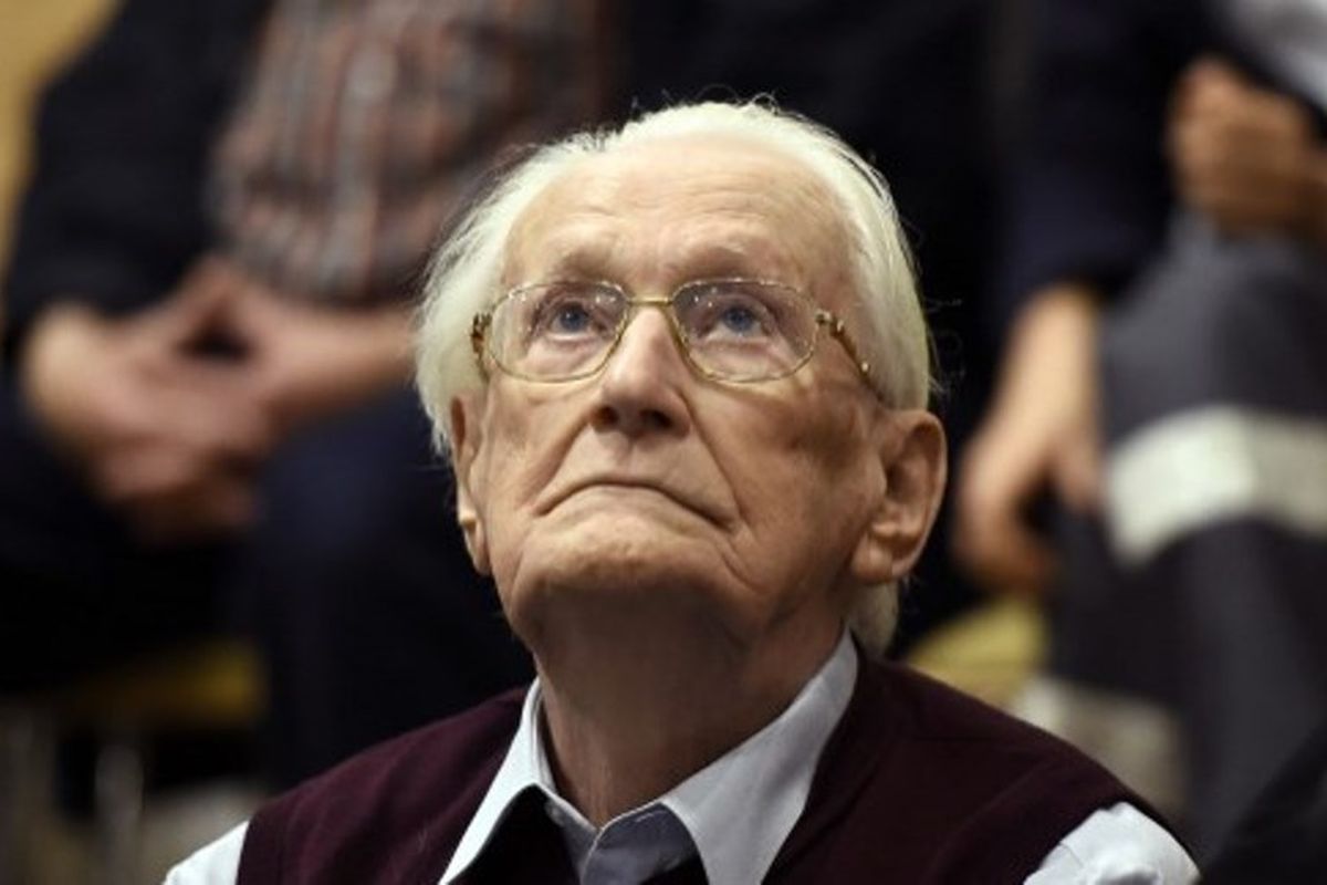 Mantan penjaga kamp penjara Nazi Oskar Groening yang kini berusia 96 tahun.