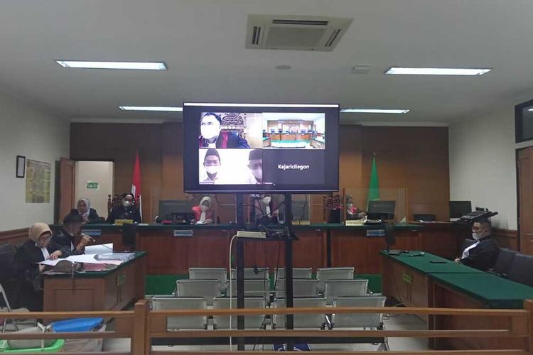 Suasana sidang Kasus Pungli SHM tanah, Pegawai ART/BPN Lebak Dituntut 1,8 Tahun Penjara