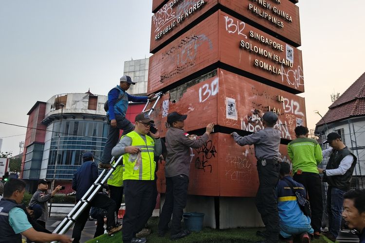 Farhan Prihatin Polisi Terluka Saat Amankan Demo di Bandung, Waspada 48 Jam