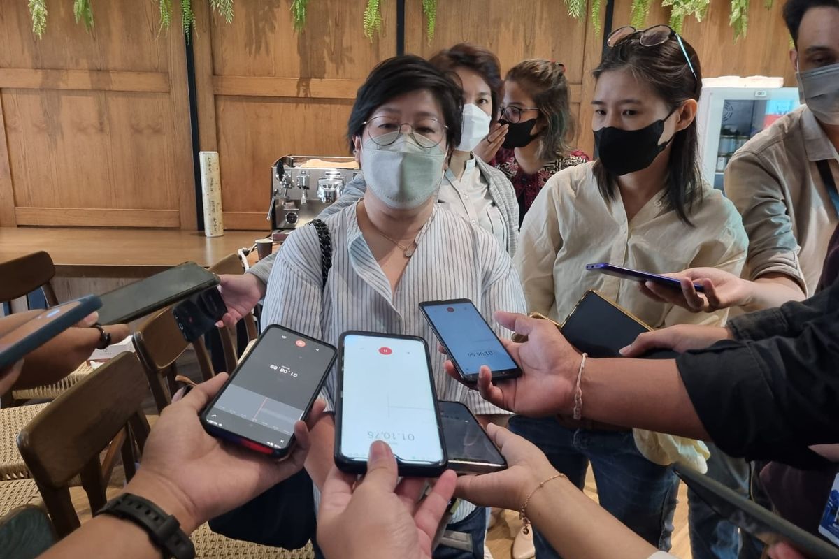 Kepala Divisi Wealth Management Bank OCBC NISP Juky Mariska saat pertemuan dengan media di First Crack Coffee, Jakarta, Rabu (7/9/2022).