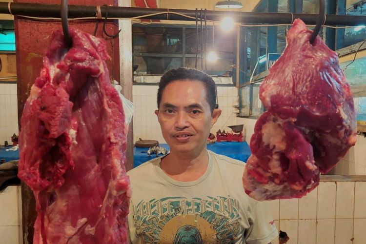 Adi, pedagang daging di Pasar Slipi, Palmerah, Jakarta Barat,