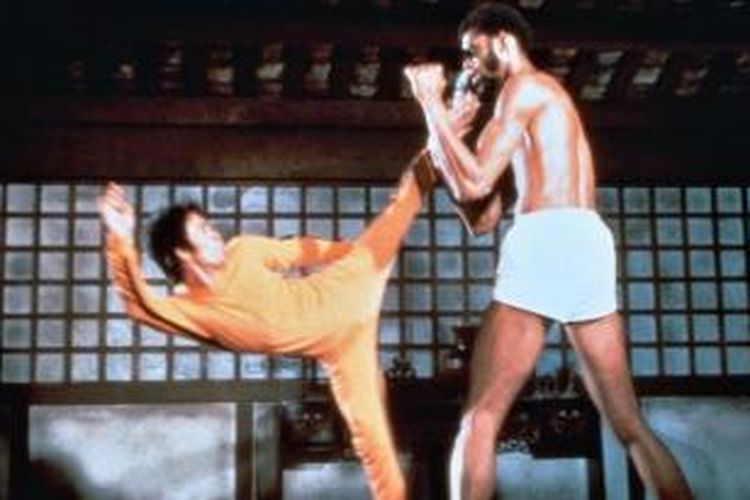 Kareem Abdul-Jabbar (kanan) dan Bruce Lee