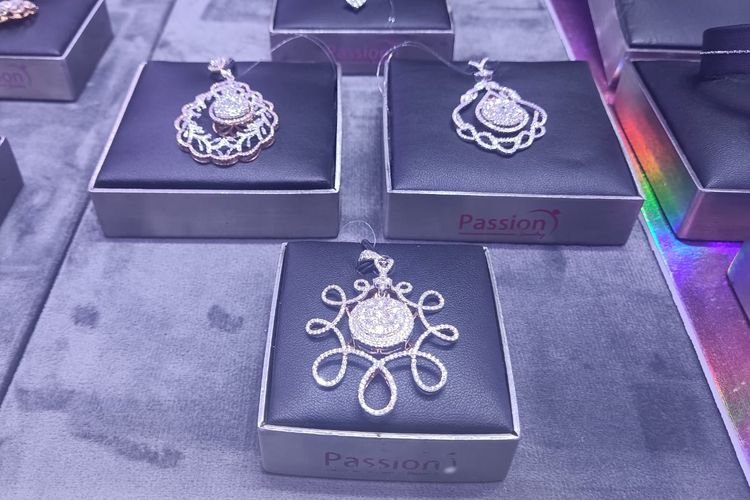 Rangkaian perhiasan dari Passion Jewelry