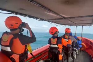 Tim SAR Temukan Life Jacket Saat Cari Rombongan Jurnalis Hilang di Anak Krakatau