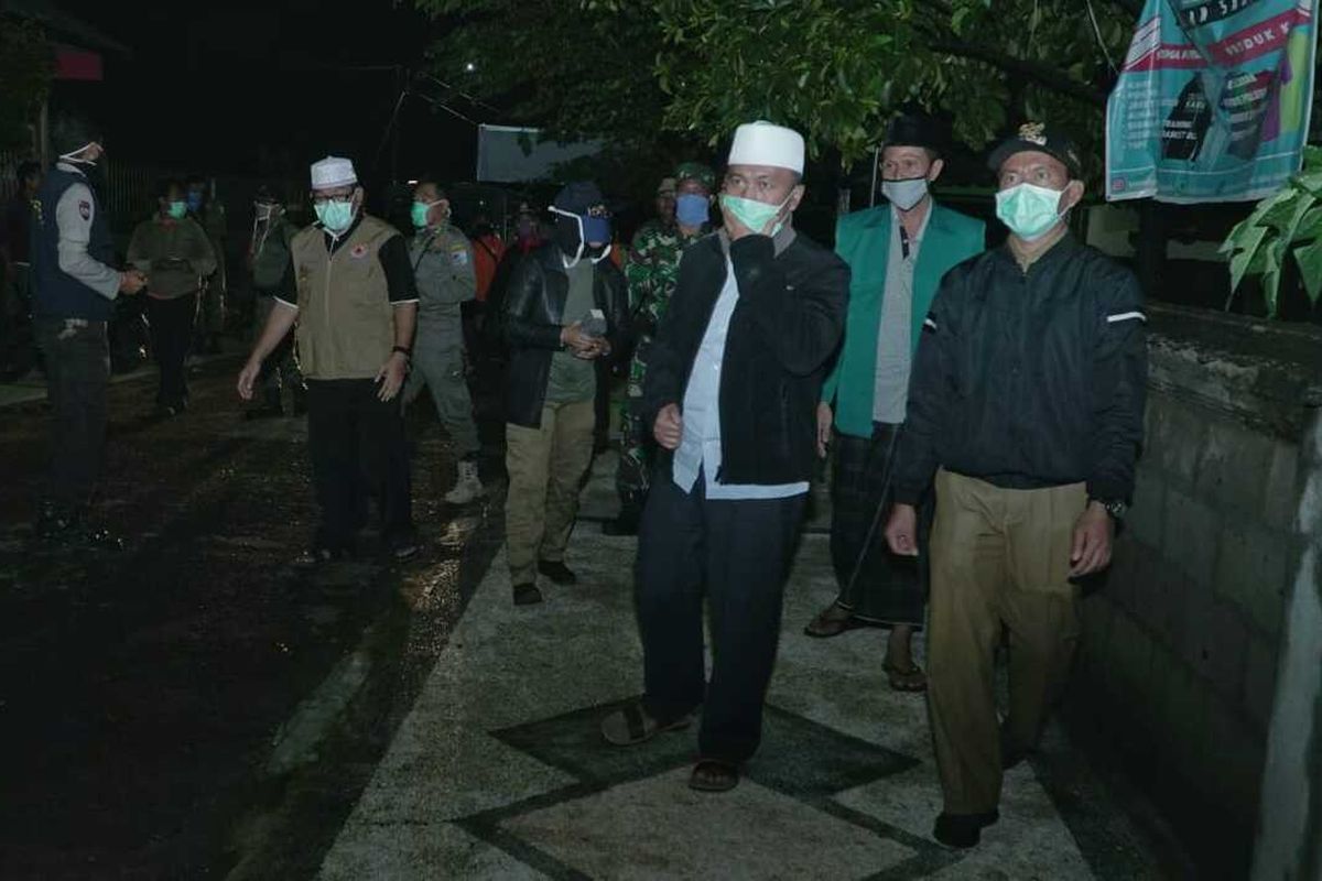 Saat Bupati Lombok Barat Fauzan Khalid mrndatangi masjid beri himbauwan Covid-19