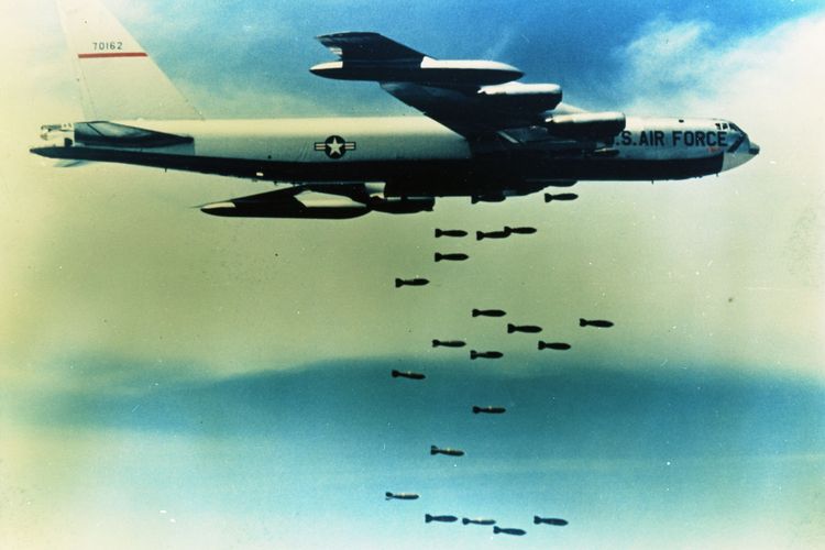 Pesawat pengebom yang digunakan Amerika Serikat (AS) untuk mengebom Kamboja dalam Operasi Menu selama Perang Vietnam.