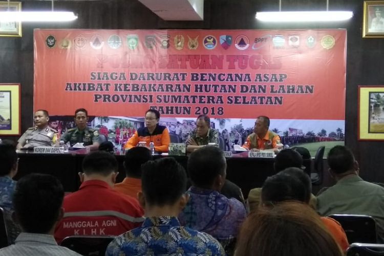 BNPB bersama BPBD Sumatera Selatan melakukan rapat secara khusus untuk menanggulangi kebkaran hutan dan lahan, Jumat (20/7/2018)