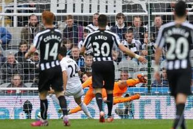 Swansea City harus menempuh perjalanan 359,4 mil untuk bertandang ke markas Newcastle United, Stadion St James Park, pada 25 April 2015.