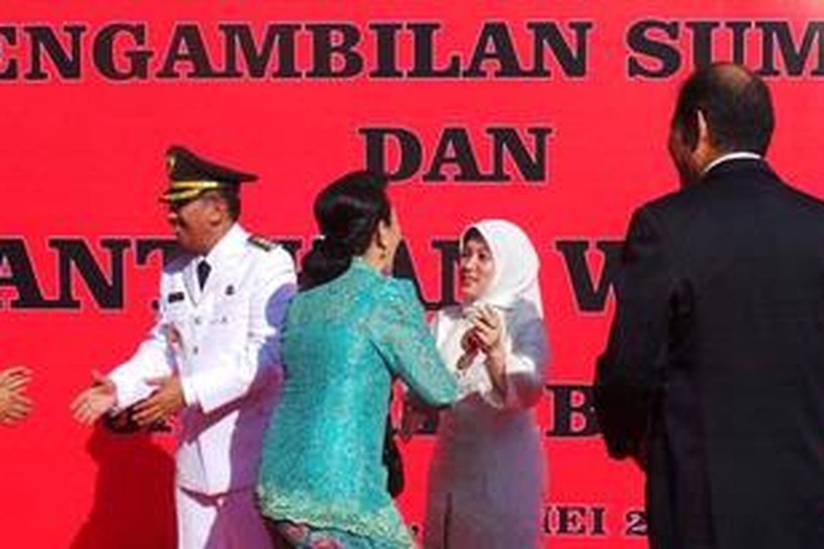 Wali Kota Jakarta Barat Fatahillah resmi dilantik oleh Gubernur DKI Jakarta Joko Widodo, Jumat (17/5/2013). Fatahillah yang sebelumnya menjabat sebagai Wakil Wali Kota Jakarta Pusat menggantikan posisi Burhanudin yang mengajukan diri sebagai anggota legislatif Partai Gerindra.