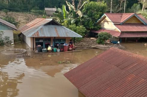 Banjir Setinggi 2 Meter Rendam 3 Kecamatan di Melawi Kalbar