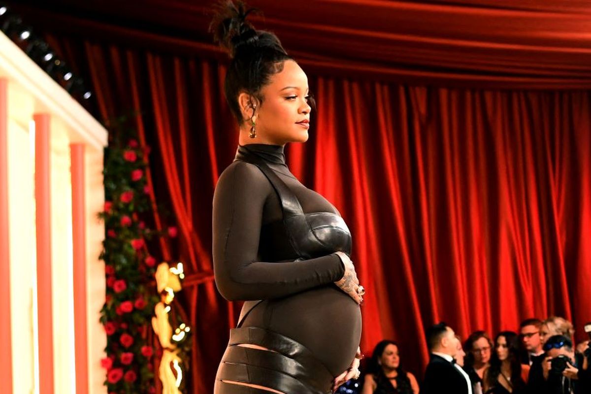 Rihanna di karpet merah Oscars 2023