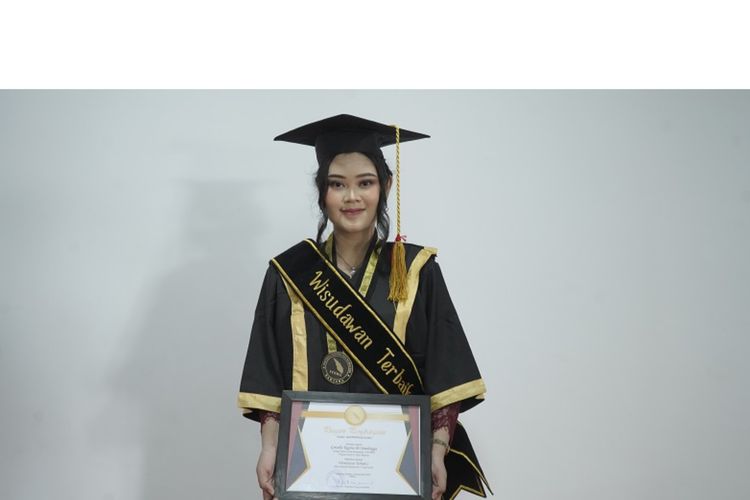 Grisella Regina Br Sinulingga, lulusan Cumlaude Itera yang pernah dapat beasiswa Bank Indonesia. 