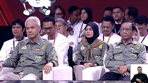 Hadiri Debat Pilpres 2024, Ganjar-Mahfud Kenakan Kostum Warna Hijau yang Ramah Lingkungan 