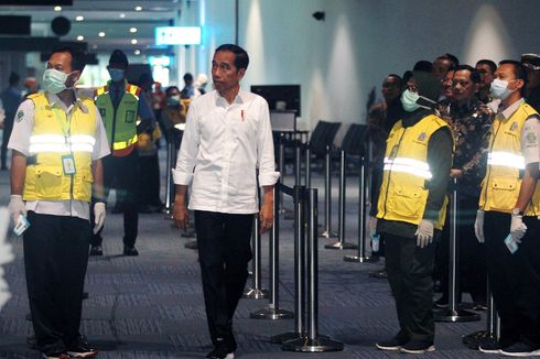 Jokowi Putuskan Hentikan Kunjungan dan Transit WNA ke Indonesia