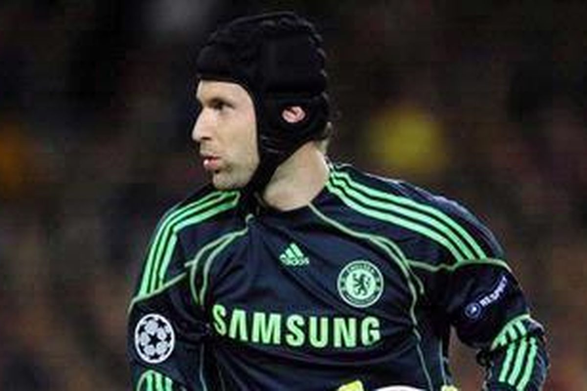 Penjaga gawang Chelsea, Petr Cech.